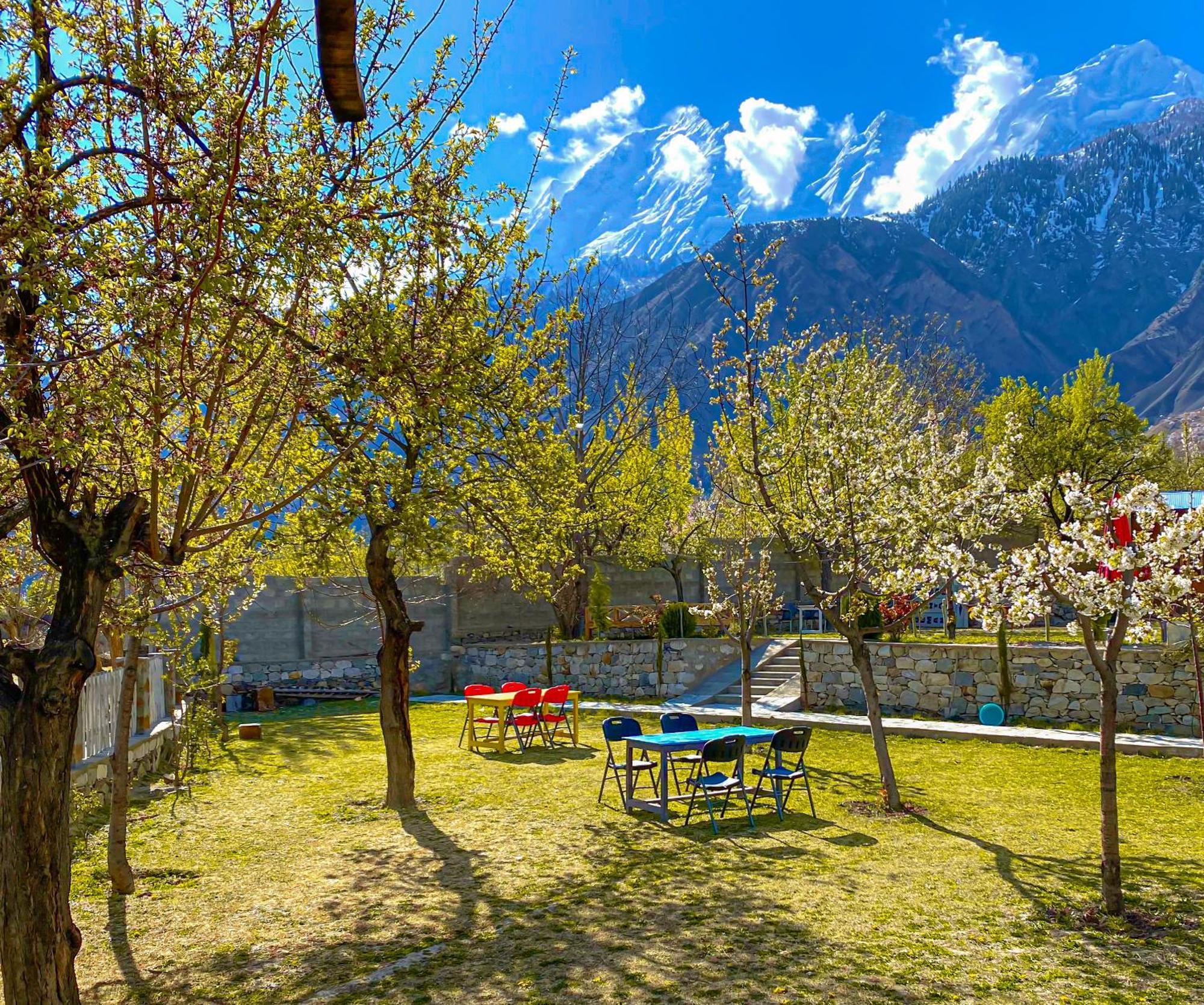 Dumani Nagar Hotel & Resort Karimabad  Exterior foto