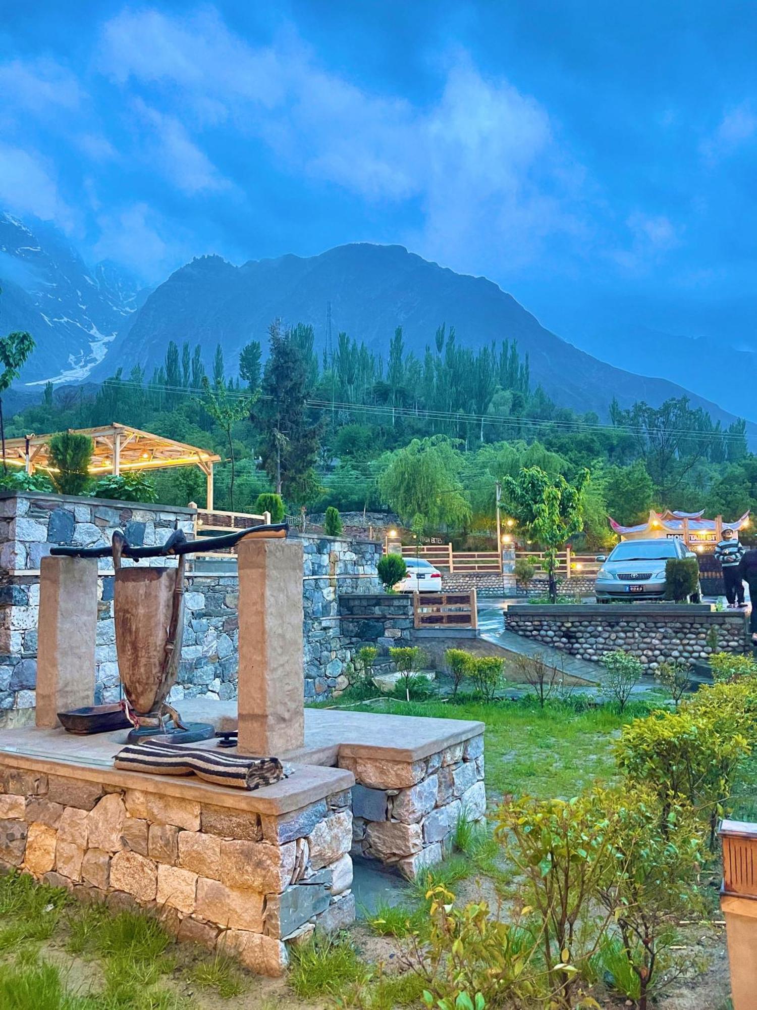 Dumani Nagar Hotel & Resort Karimabad  Exterior foto