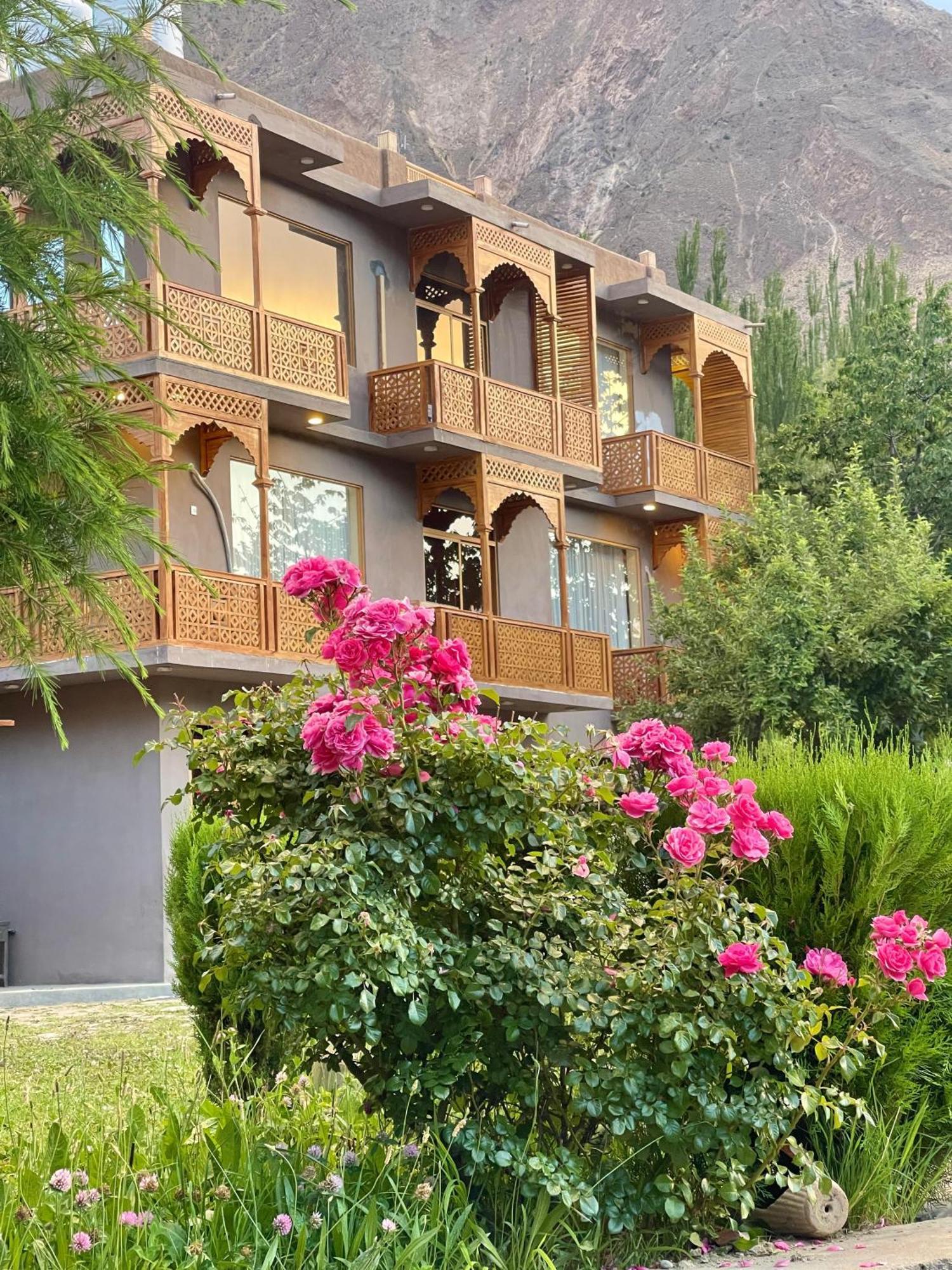 Dumani Nagar Hotel & Resort Karimabad  Exterior foto